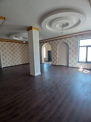 Həyət evləri və villaların satışı: Satılır: həyət evi/villa - İki mərtəbəli, sütunlu fasadlı geniş həyət — 17