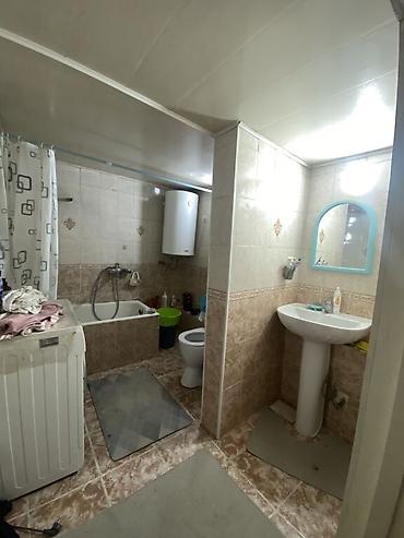 Продажа коттеджей и домов: 🚨 СРОЧНО! Продаётся 6-комнатный частный дом 📍 г. Бишкек, Свердловский — 16