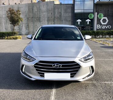 hyundai santafe: Hyundai Elantra: 2 l | 2017 il Sedan