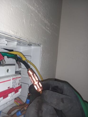 Электрики, электромонтажники: Электрик. Больше 6 лет опыта — 4