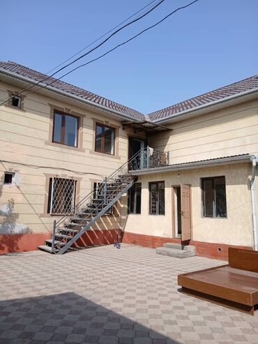 продаю дом в ак орго: Сдаётся комната в частном доме - Просторная и светлая, окна выходят