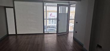 55 yas is ilanlari: İcarəyə verilir obyekt 135 m², Elmlər Akademiyası m. 2 500 AZN/ay 135 — 8