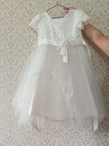 Вечерние платья: Продаю платье белое нарядное в отличном состоянии на 10лет