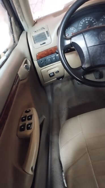 Toyota: Toyota Avensis sedan - Kuzov: 4 qapılı sedan, boz rəng - Salon: bej — 13