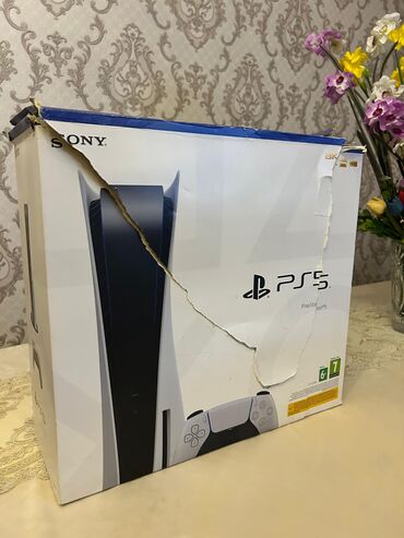 playstation 5 цена в баку: Playstaion 5 fat 825 gb. Ev şeratinde istifade olunub içinde oyun