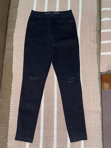 imperial pantalone: Crne 36 velicina, 900 din
Plave 27 velicina, 900 din