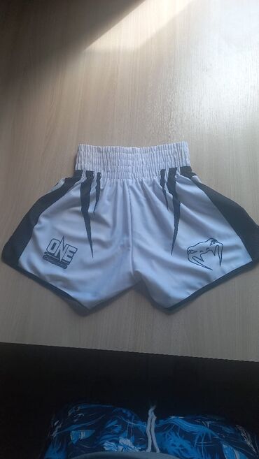 Спортивная форма: Спортивные шорты для муай-тай и кик-боксинга написанно XL но размер S
