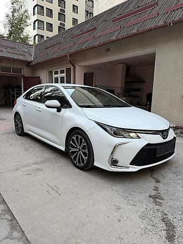 каробка вариатор: Toyota Corolla: 2022 г., 1.8 л, Вариатор, Гибрид, Седан — 2