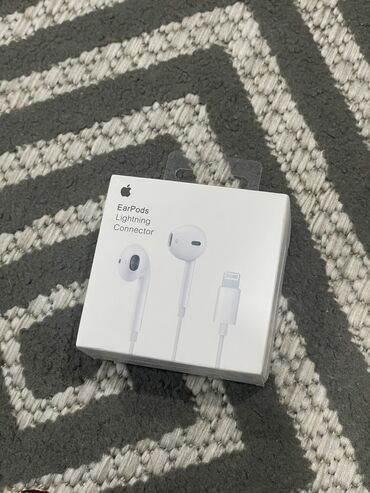 naushniki apple earpods lightning: Наушники Apple Earpods Lightning 
Не Оригинал, звук хороший, новые