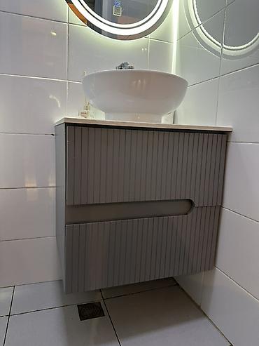 hamam dizaynlari: Hamam üçün asma lavabo dolabı və üst qab-lavabo dəsti - Dizayn — 2