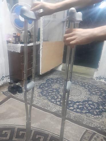 Yerimək üçün arabalar, çəliklər, əsalar, rollatorlar: Alüminium qoltuqağacı cütü - Yüngül alüminium konstruksiya – daşımaq — 2