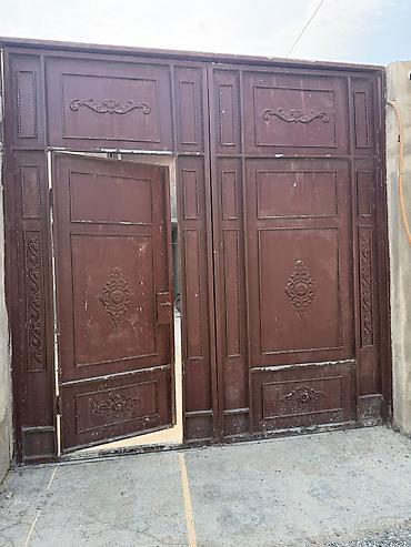 Darvaza 700azn.Cox keyfiyyətli yigilib. 3/3 ölçüdedi. Ünvan Bine