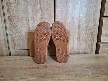 enzo i lorenzo koferi: Nove ženske bež krem patike s priveskom 38 djon 5 cm ug 24 cm Nove — 9