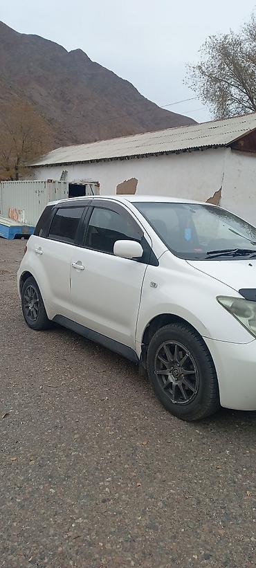 хетчбек: Toyota Ist: 2003 г., 1.3 л, Хэтчбэк — 3