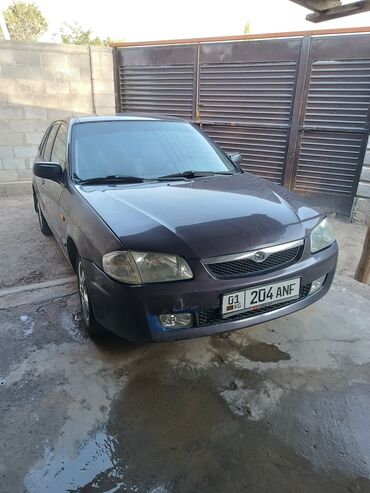 чехол нексия 1: Хэтчбек Mazda 323 темно-фиолетового цвета, оснащенный номерными