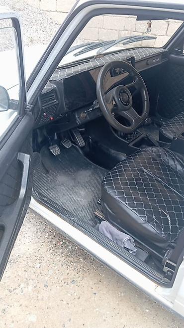 lada 2108: Lada 2107, ağ rəng, sedan kuzov. Texniki xüsusiyyətlər və təchizat: - — 5