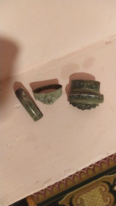 qedimi pullar: Antik əşyalar qılıncın sulguncu olub özü çürüyüb gümüşü qalıb istəyən