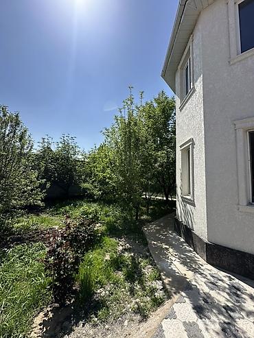 Продажа коттеджей и домов: 🏡 Үй сатылат | Ала-Тоо 3 📍 Район: Ала-Тоо 3 📐 Жер тилкеси: 4,5 сотых — 2