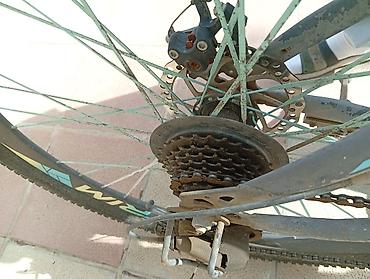 velosiped kameri: Dağ velosipedi təkər-seti və komponentləri bir az rəngi solğun dur — 8