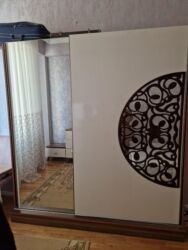 Dolablar: Yataq desti əla veziyetde yataq+matras+șfonier+2 eded tumba +guzgulu