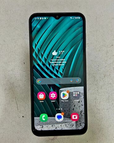 Samsung: 128 yaddaş xanım telefonudur qiymət 130 azn
