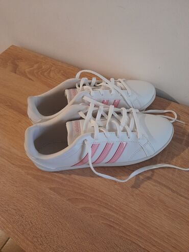 Women's Sneakers and athletic shoes: Adidas ženske patike – bele sa roze prugama - Model niskog profila sa — 4