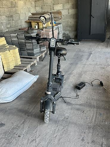 elektrik skutur: Elektrik skuter – oturacaqlı, güclü asqılı sistemli model — 1