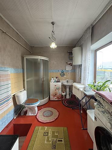 Продажа коттеджей и домов: ✨Продаётся дом в с. Сокулук✨ 🏡Характеристики： • Участок - 7 соток • — 8