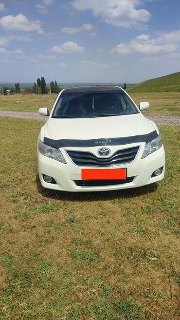 железные диски на камри: Toyota Camry (XV45), белый седан бизнес-класса. Кузов и экстерьер: -