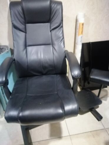 салон маникюра: Продаём срочно новое педикюрное кресло