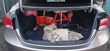 Hyundai: Hyundai Elantra: 1.8 l | 2011 il Sedan — 12