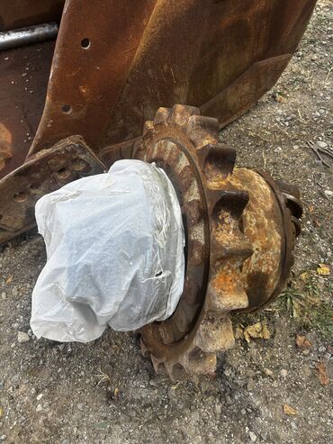 Digər avtomobil ehtiyat hissələri: Cat 330 D2L Ekskavatoru Ehtiyat hisələri mövcudur Kouş Yağ paylaycı — 6