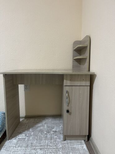 тумбочка для стола: Жазуу үстөл, Колдонулган