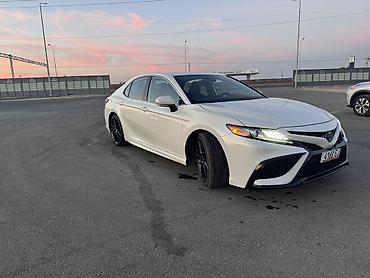 Toyota Camry: 2021 г., 2.5 л, Автомат, Бензин, Седан — 1