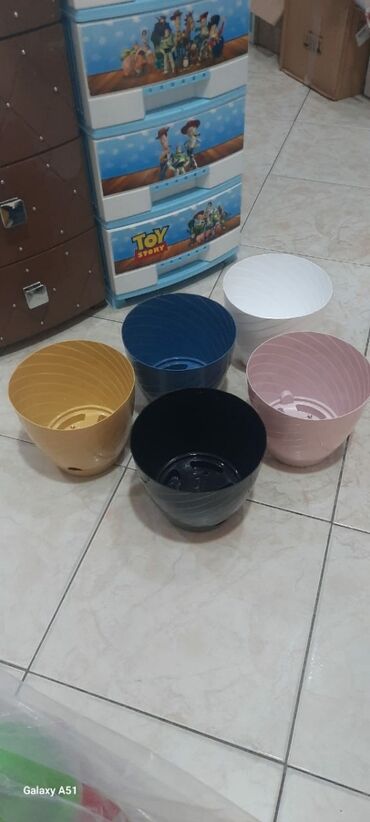 Bitkilər üçün dibçəklər: Dibceklər gulqabilar duzbucaqli yumru asilqan kvadrat — 24