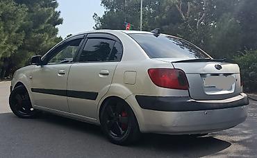 Kia: Kia Rio sedan (gümüşü rəng). Kompakt və sərfəli şəhər avtomobili — 7