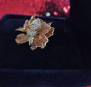 xarı bulbul broş: 🌺 Gül formalı qaşlı broş 🌸 Çəhrayı-şaftalı tonlarda 🌷 Qızıl suyuna — 4