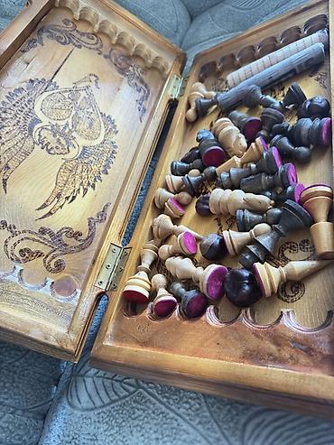 Шахматы: Резная деревянная шахматная доска-ларец Цена Договорная. - Материал — 10