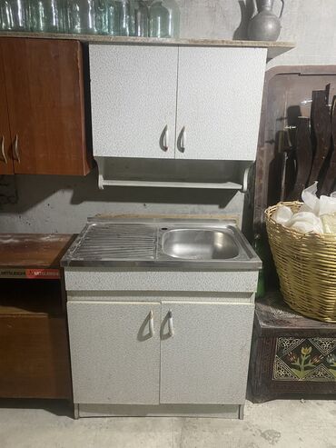 Mətbəx çanaqları: Mətbəx mebeli moydaırla birlikdə normal halda