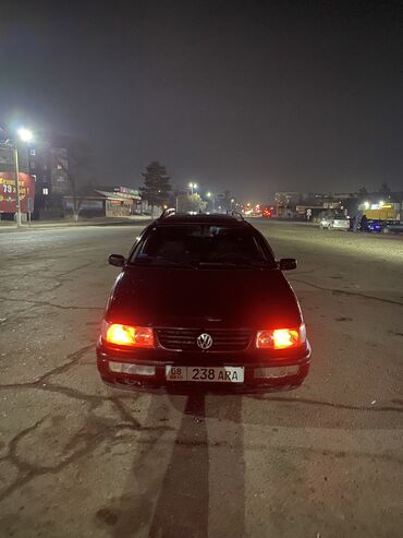 Volkswagen: Volkswagen Passat: 1993 г., 1.8 л, Механика, Бензин, Универсал