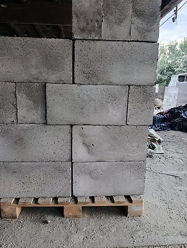 Пеноблоки/газоблоки на поддонах - Материал: легкий бетон (ячейстая