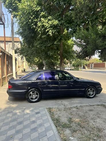 bmw 2000: Mercedes-Benz 220: 2.2 l | 2000 il Sedan — 6