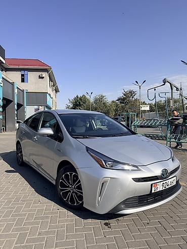 Toyota Prius: 2019 г., 1.8 л, Вариатор, Гибрид, Лифтбек at lalafo.kg Toyota Prius: 2019 г., 1.8 л, Вариатор, Гибрид, Лифтбек