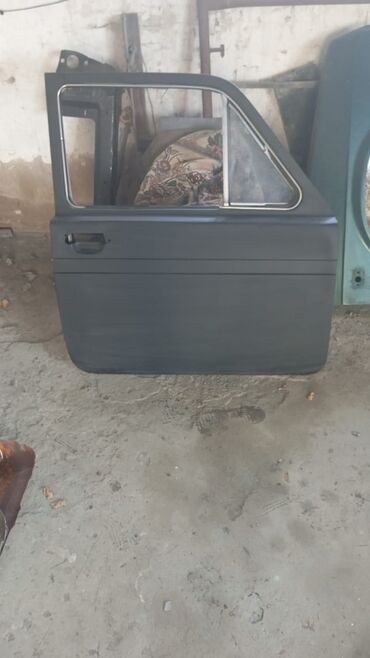 Kommersiya nəqliyyat vasitələri: Niva qabax sax qapisi qiymeti 230 manat .qabax sol kirlosuda var 80