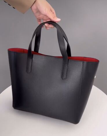 сумки черные: Продаю новую Итальянскую сумку. Сумка очень вместительная, удобная