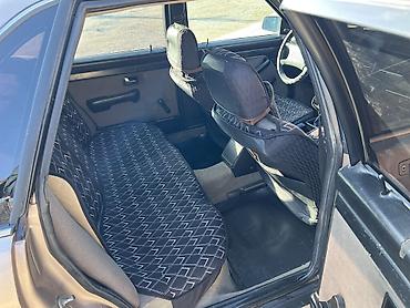 Audi: Audi 100: 1988 г., 1.8 л, Механика — 10