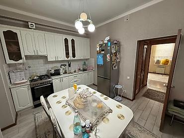 Продажа коттеджей и домов: 6 комнат и более, 220 м², 4 соток, Бишкек, Собственник — 18