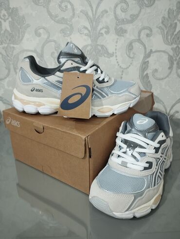 Кроссовки и спортивная обувь: В наличии кроссовки ASICS 39 размерцена 3000 с