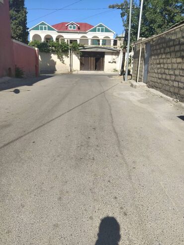 Həyət evləri və villaların satışı: Bakıxanov qəs. 2 otaqlı, 65 kv. m, Orta təmir