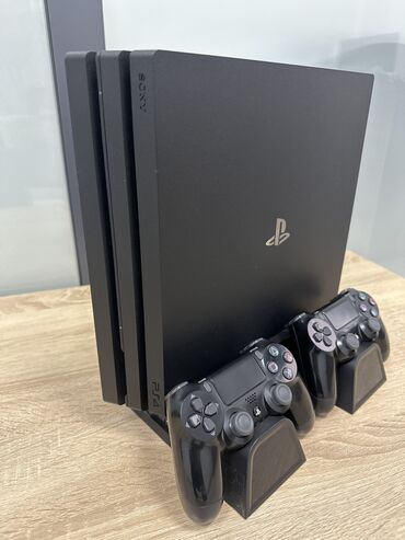 Видеоигры и приставки: Продаю прошитую Sony PlayStation 4 про, 1000 гб. Приставка привозная